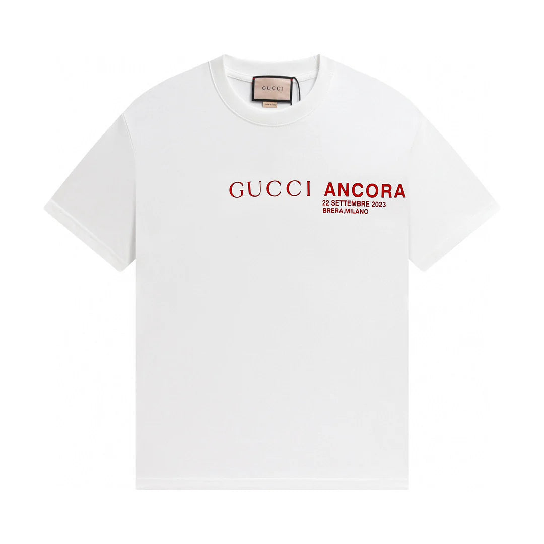 t-shirt blanc imprimé Gucci Ancora, issu de la collection exclusive imaginée par le directeur créatif Sabato De Sarno pour la maison de haute couture italienne Gucci