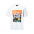 le tee-shirt graphique ornementé en coton de la maison Louis Vuitton, issu de la collection Printemps-Été 2025 imaginée par Pharrell Williams