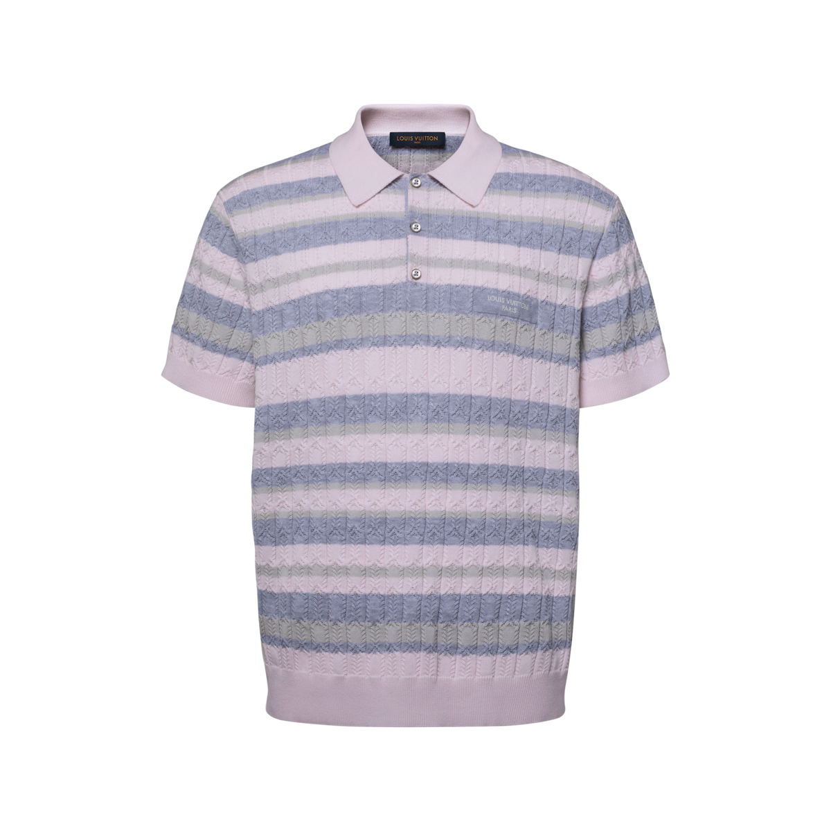 Polo en maille torsadée rayée Louis Vuitton, une pièce de prêt-à-porter pour homme issue de la collection Automne-Hiver 2026 de la maison de luxe Louis Vuitton