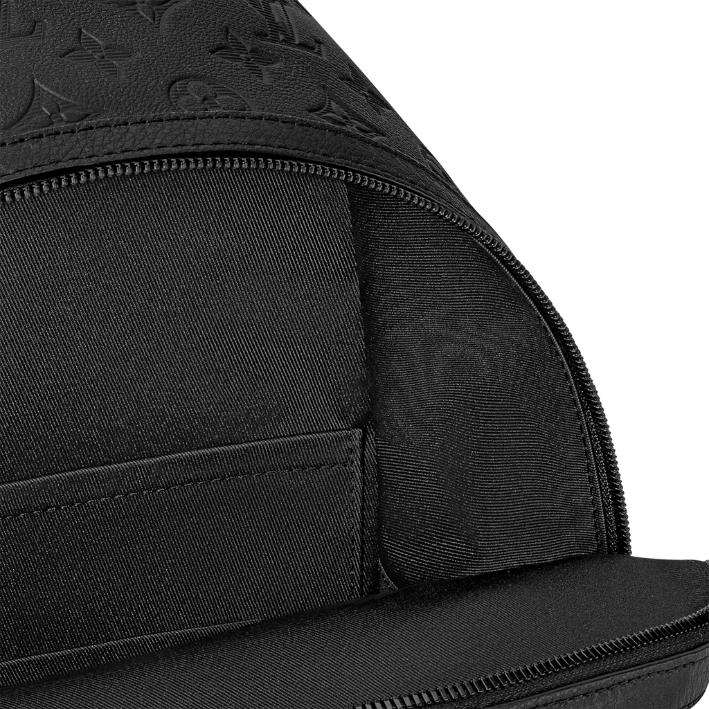 sac à dos Louis Vuitton Discovery confectionné en cuir de veau noir souple