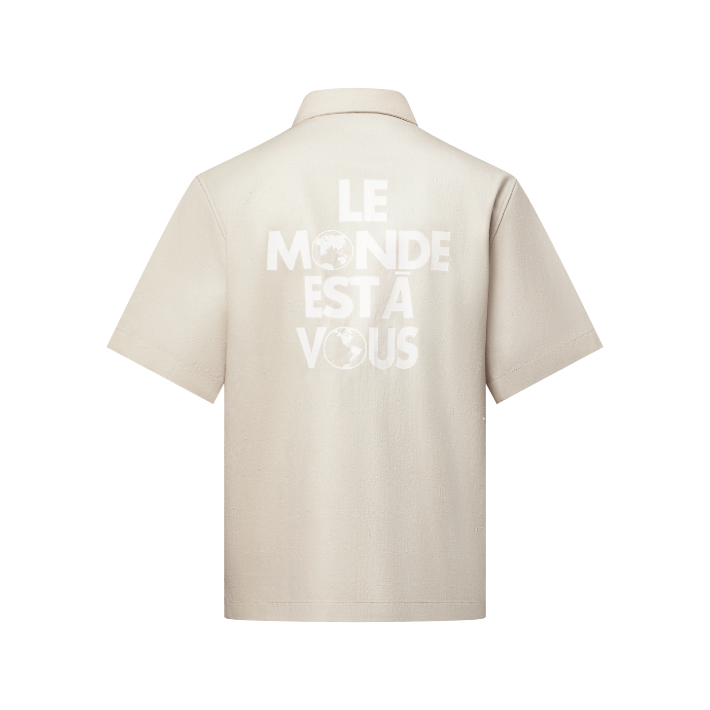 ensemble chemise à manches courtes etshort de la collection Louis Vuitton