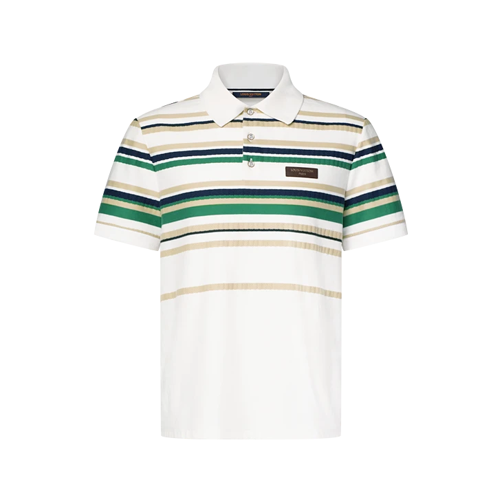 polo à rayures texturées Louis Vuitton se distingue par ses touches de vert vibrant et son délicat écusson en cuir embossé sur la poitrine