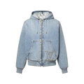 blouson Louis Vuitton, inspiré du workwear, est confectionné en denim japonais délavé avec une signature LV brodée