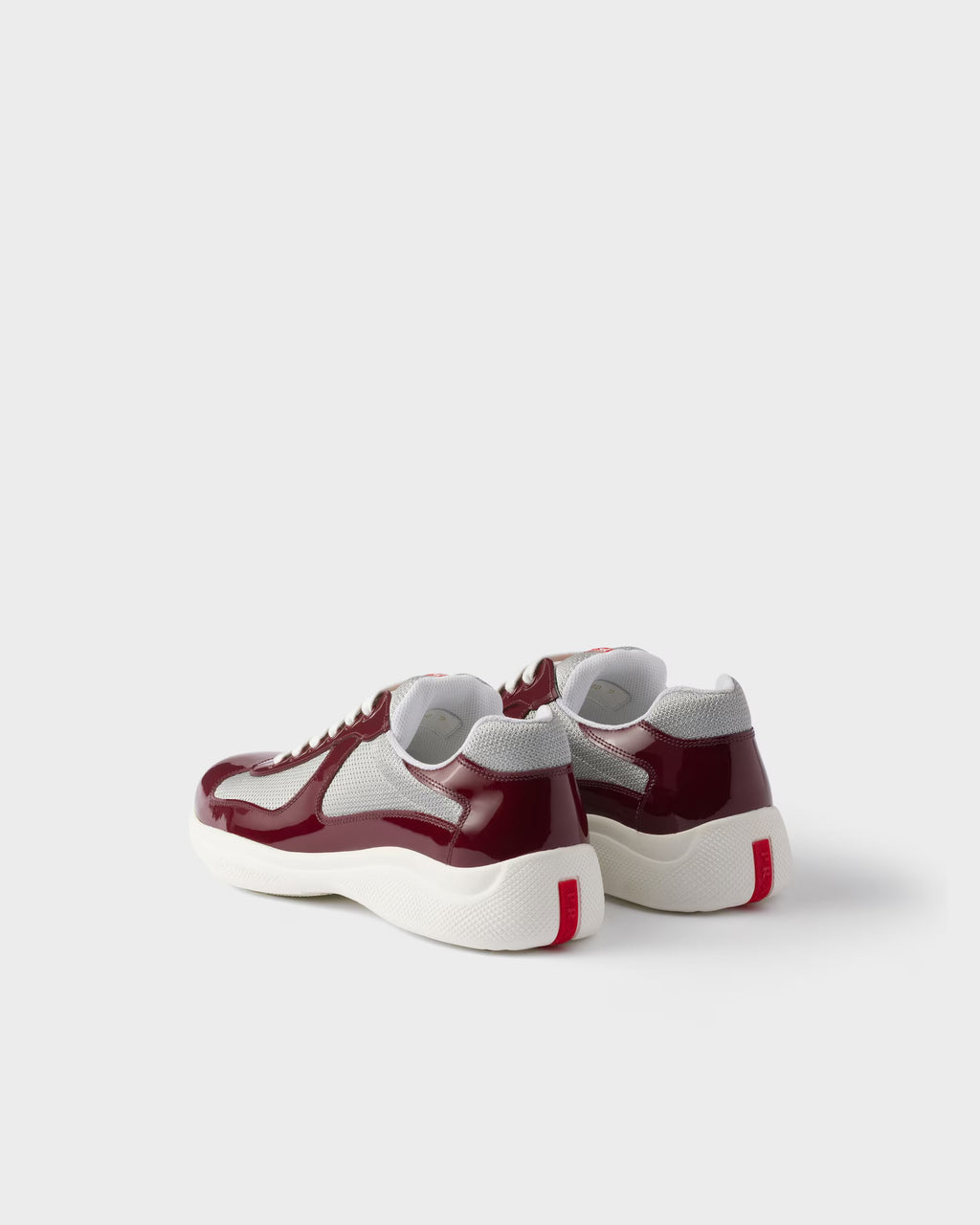 baskets Prada America's Cup en cuir verni bordeaux et tissu technique gris