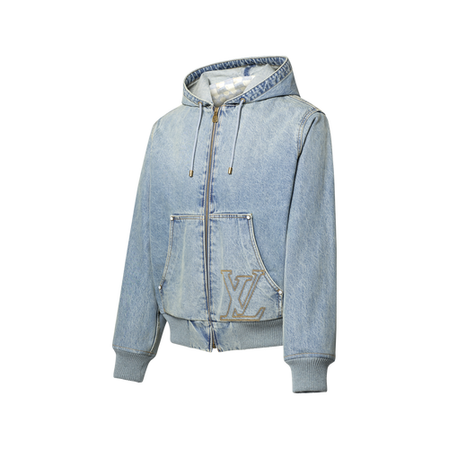 blouson Louis Vuitton, inspiré du workwear, est confectionné en denim japonais délavé avec une signature LV brodée