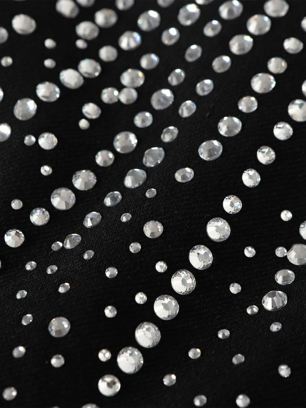 jean noir en denim orné de strass
