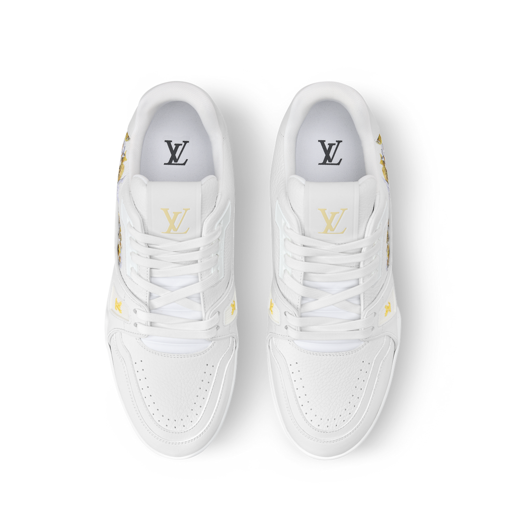 baskets Louis Vuitton LV Trainer en cuir de veau grainé blanc, ornées de broderies florales de la collection Printemps 2026