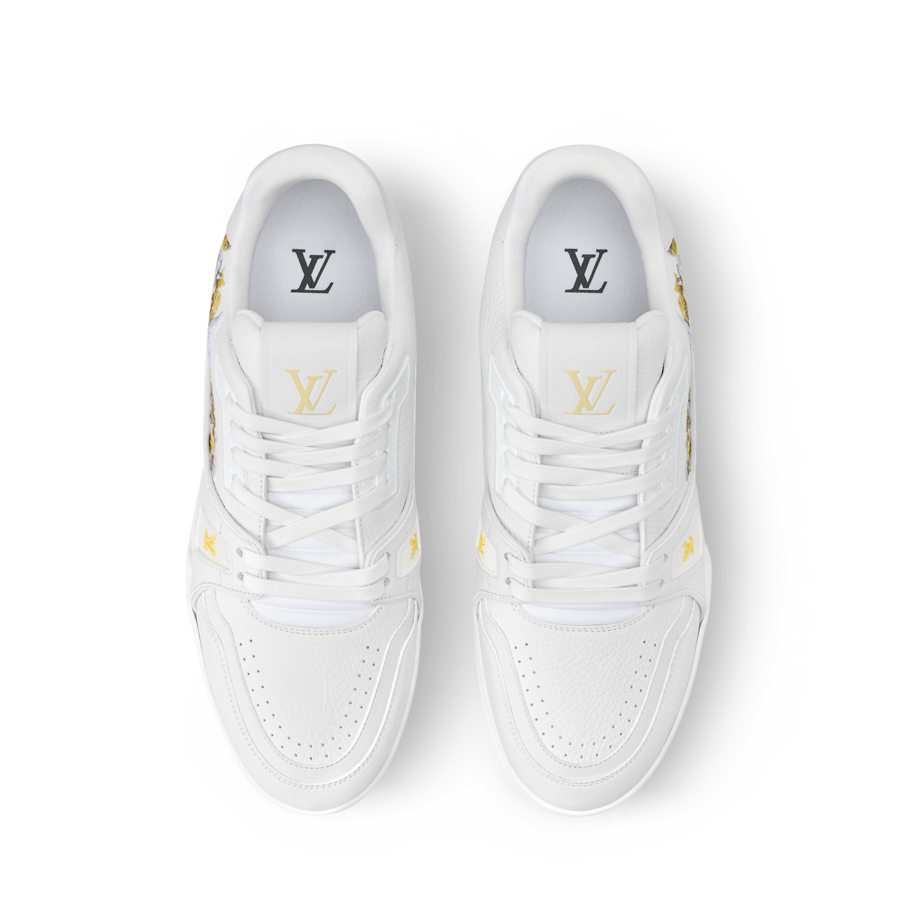 baskets Louis Vuitton LV Trainer en cuir de veau grainé blanc, ornées de broderies florales de la collection Printemps 2026
