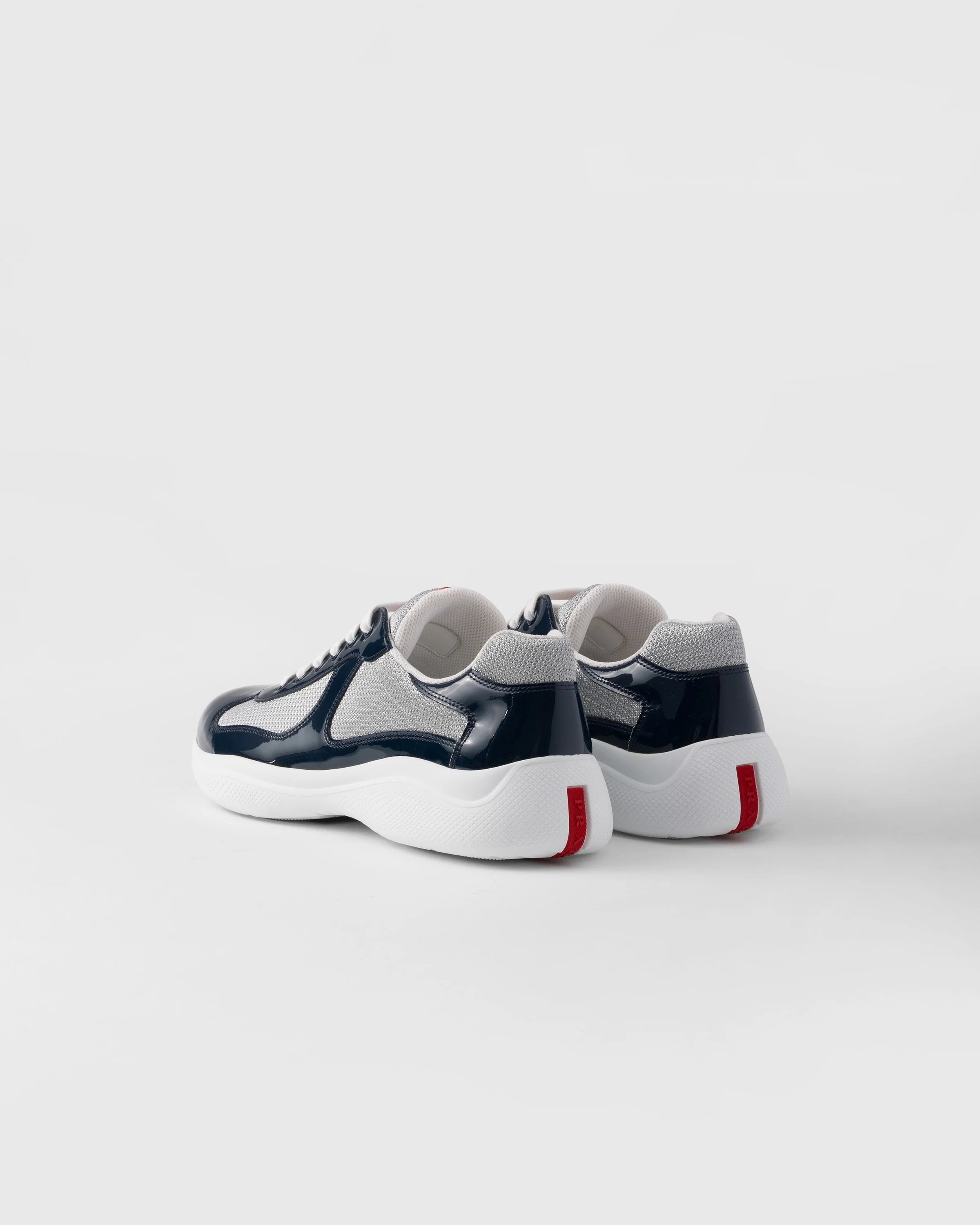 baskets Prada America's Cup en cuir verni bleu et mesh argenté