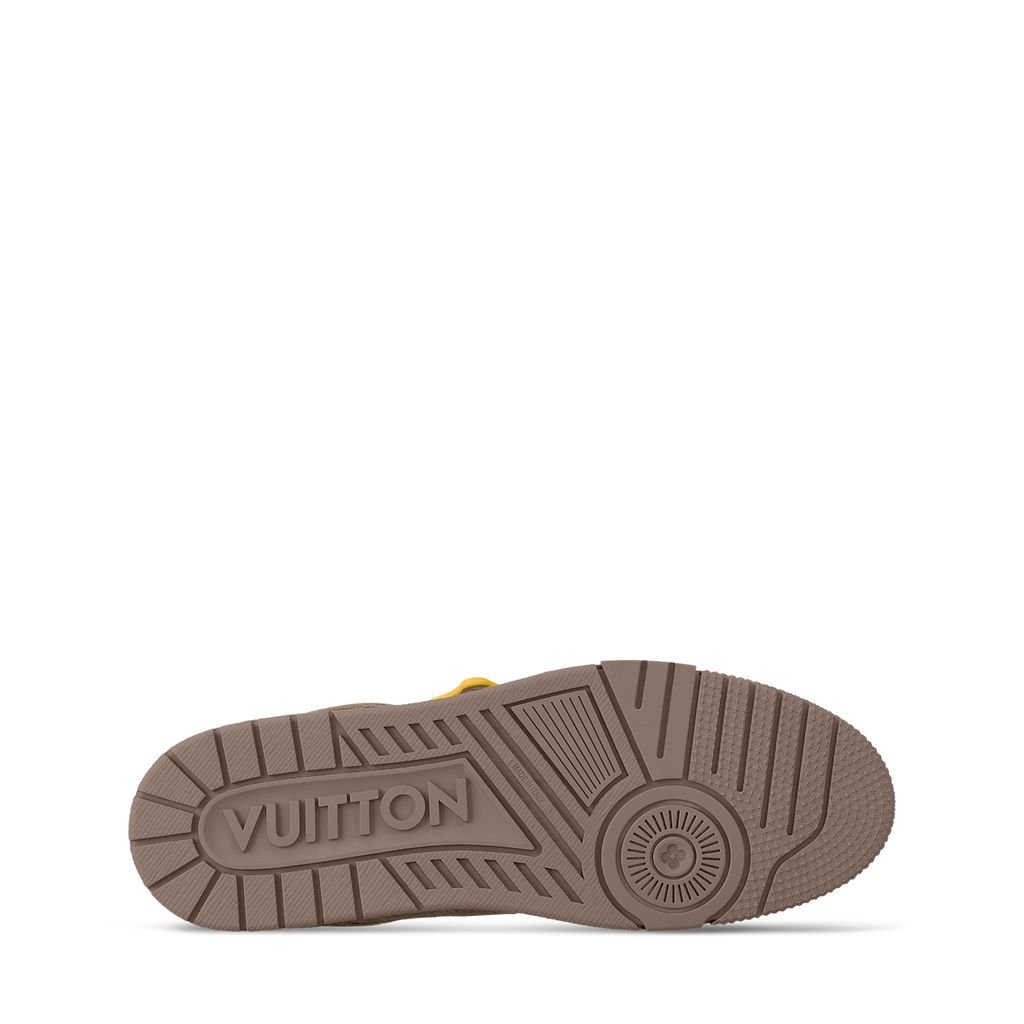 baskets Louis Vuitton LV Trainer en cuir nubuck grainé de couleur taupe, embossées du motif Damier