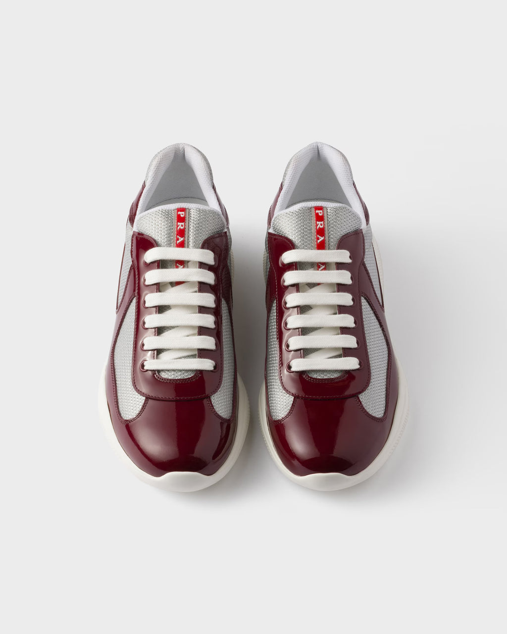 baskets Prada America's Cup en cuir verni bordeaux et tissu technique gris