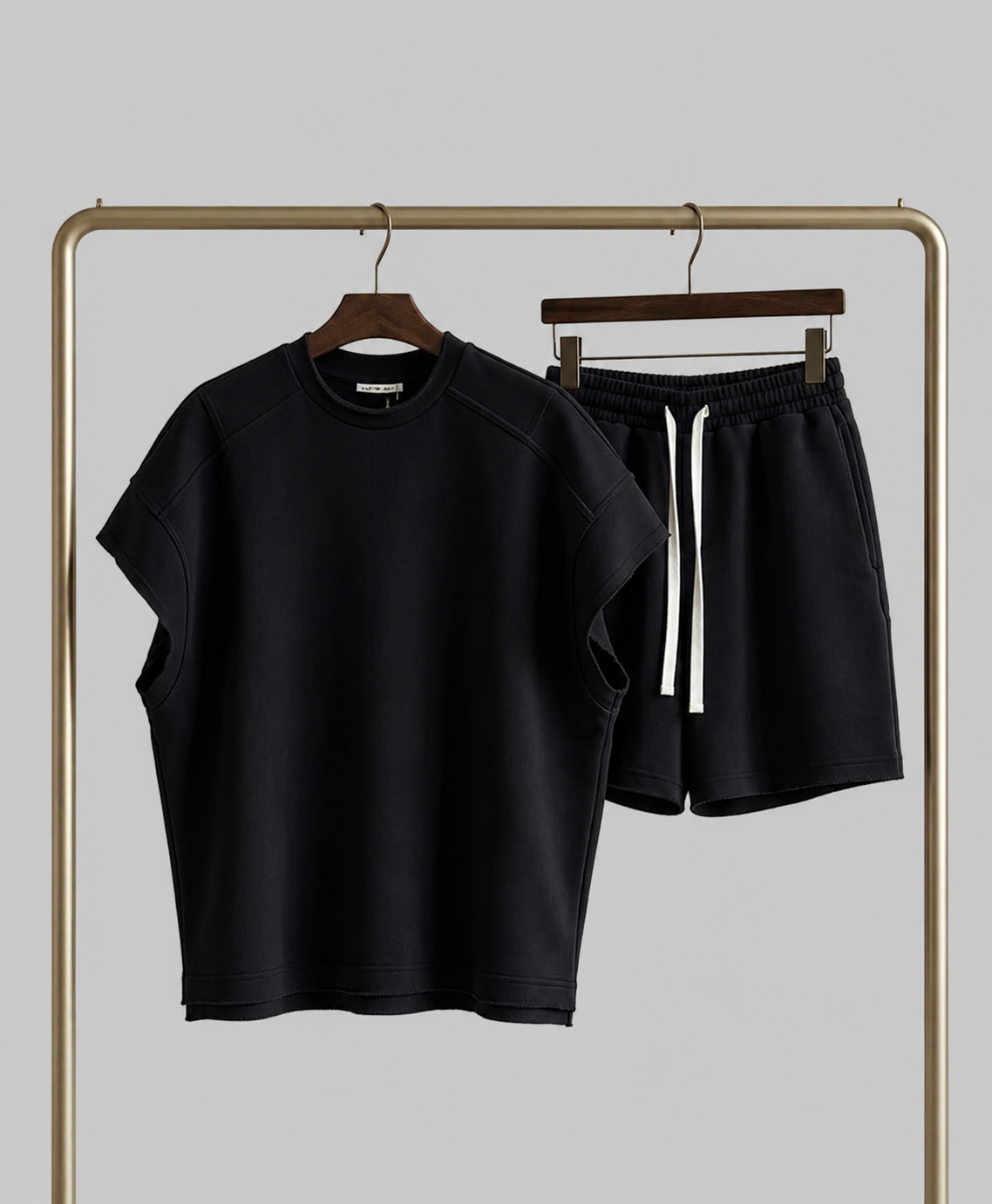 ensemble décontracté rose poudré se compose d'un t-shirt à manches courtes et d'un short assorti