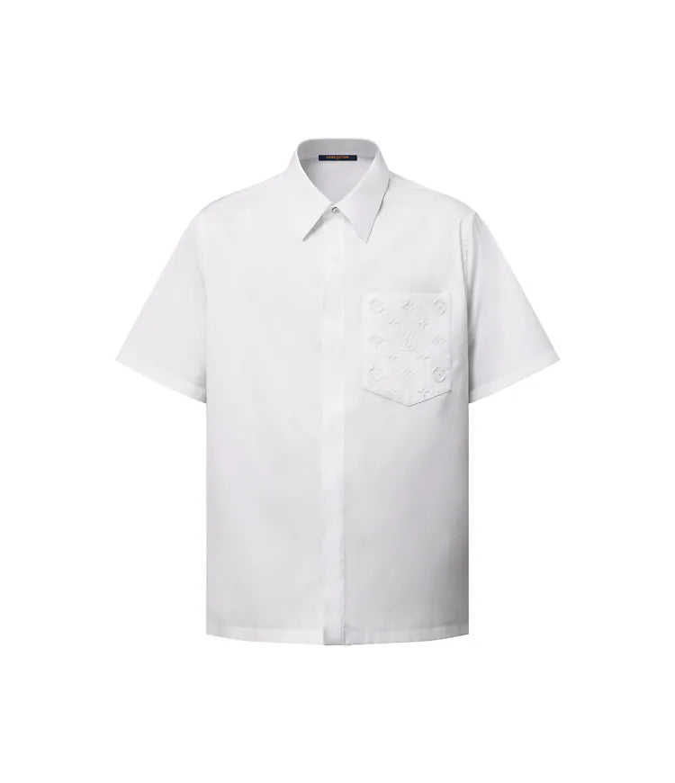 chemise Louis Vuitton blanche à manches courtes présente une poche poitrine ornée d'un motif Monogram embossé.
