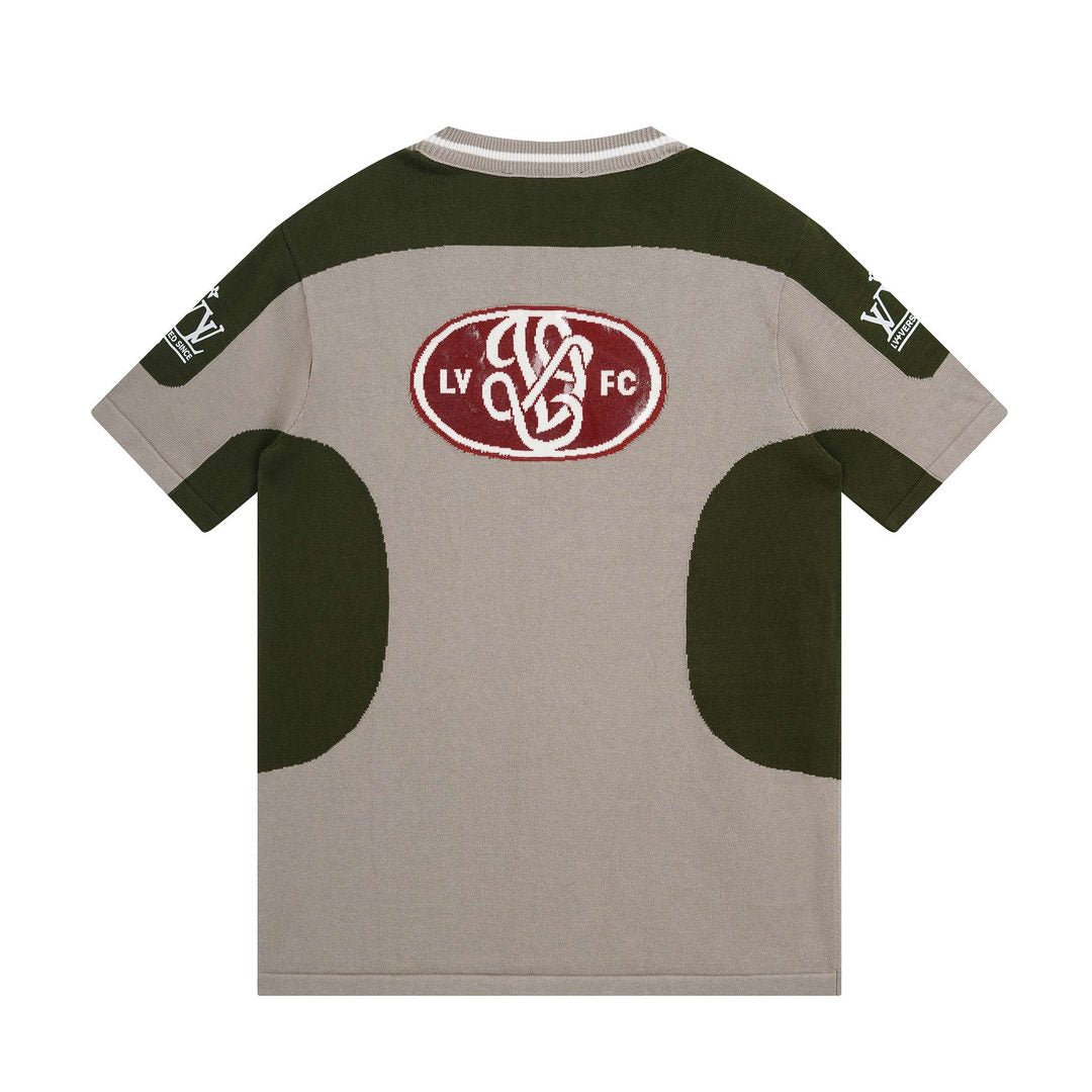 t-shirt Louis Vuitton présentant un motif rayé bordeaux et blanc avec des graphismes "V+VERS" blancs