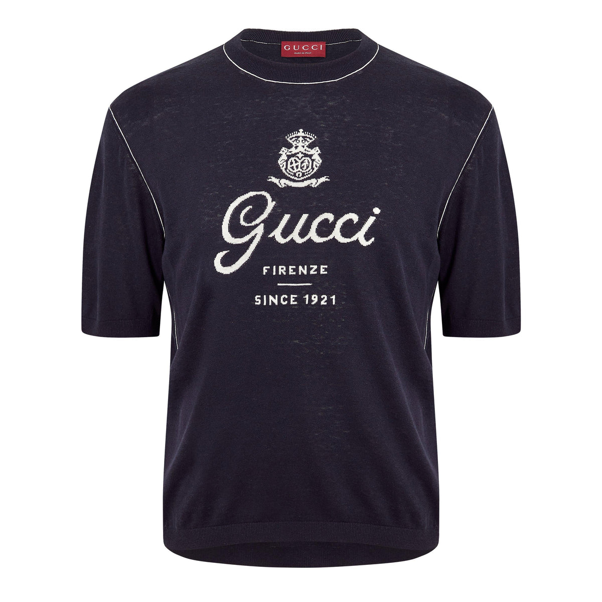 t-shirt en tricot bleu marine de chez Gucci se distingue particulièrement par son élégant emblème « Firenze Since 1921 » brodé sur la poitrine.