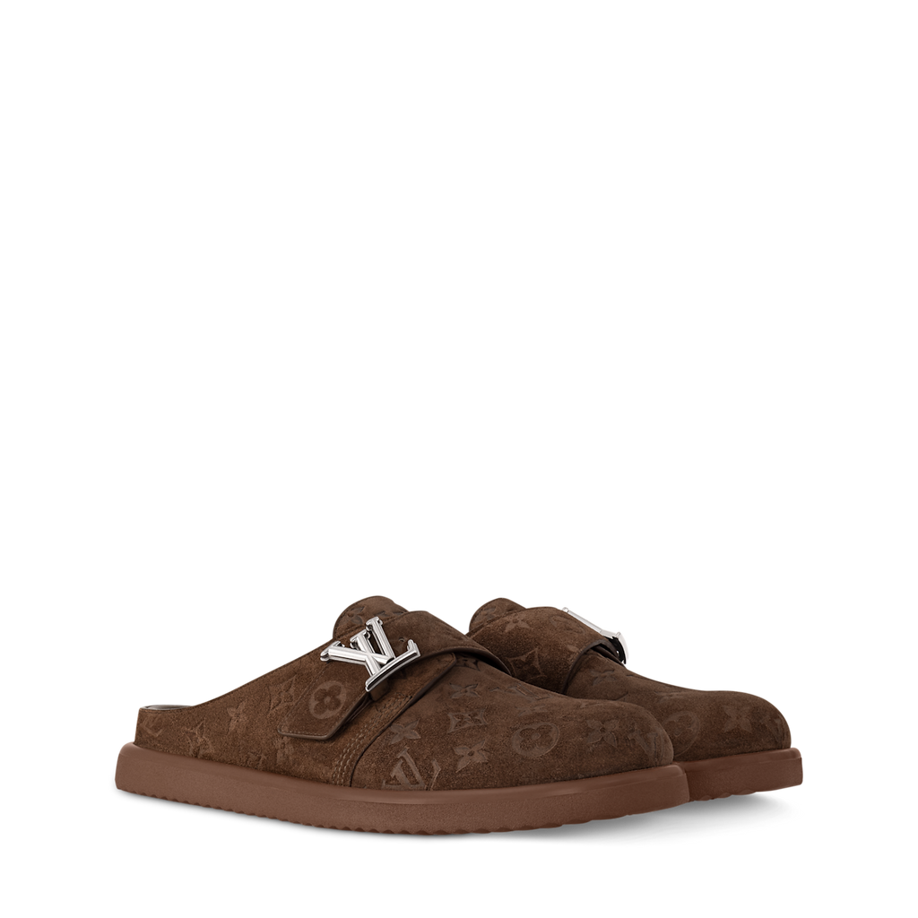des mules Louis Vuitton Easy en cuir de veau velours embossé du motif Monogram emblématique avec une boucle ajustable siglée